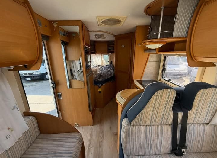 Ci International riviera 55p anno 2003 km 130000.         Prezzo 14.900