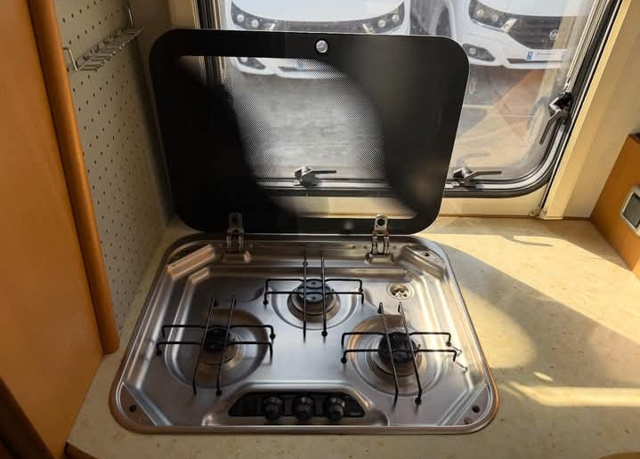 Ci International riviera 55p anno 2003 km 130000.         Prezzo 14.900
